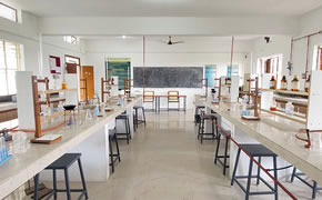 Pharmaceutical Chemistry Lab